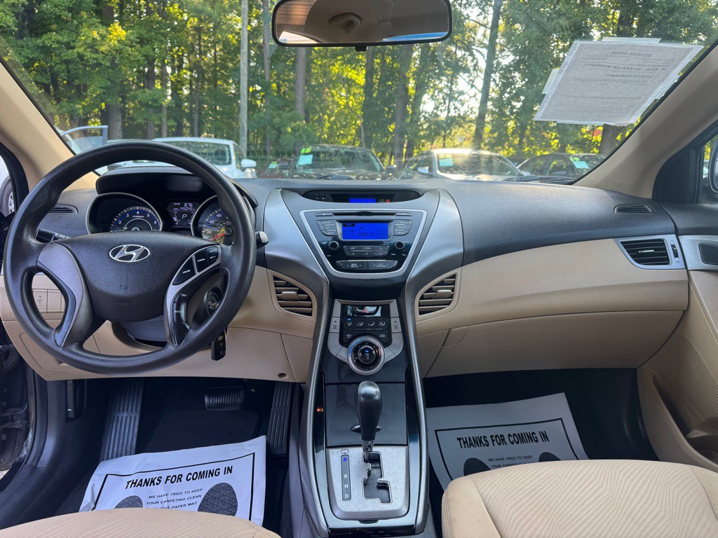 2013 Hyundai Elantra Image 22