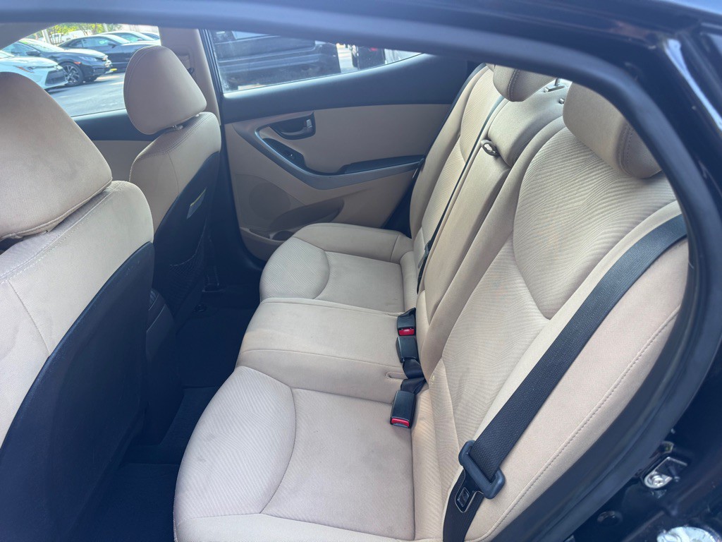 2013 Hyundai Elantra Image 23