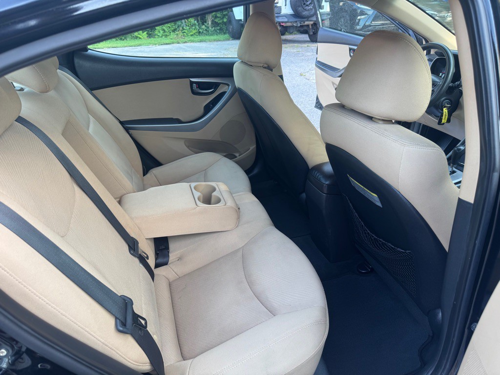 2013 Hyundai Elantra Image 24