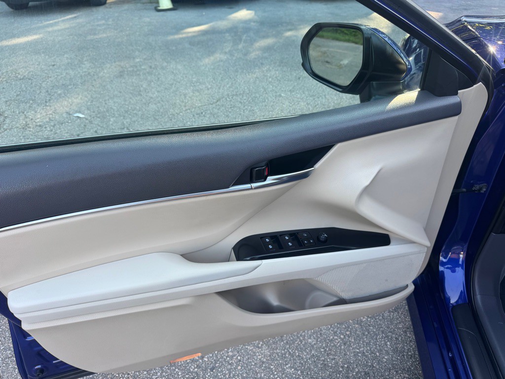 2018 Toyota Camry Image 16