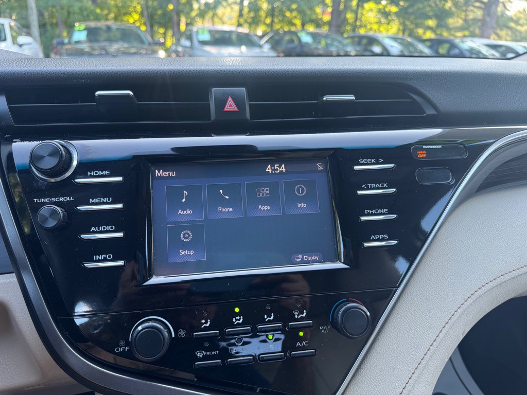 2018 Toyota Camry Image 17