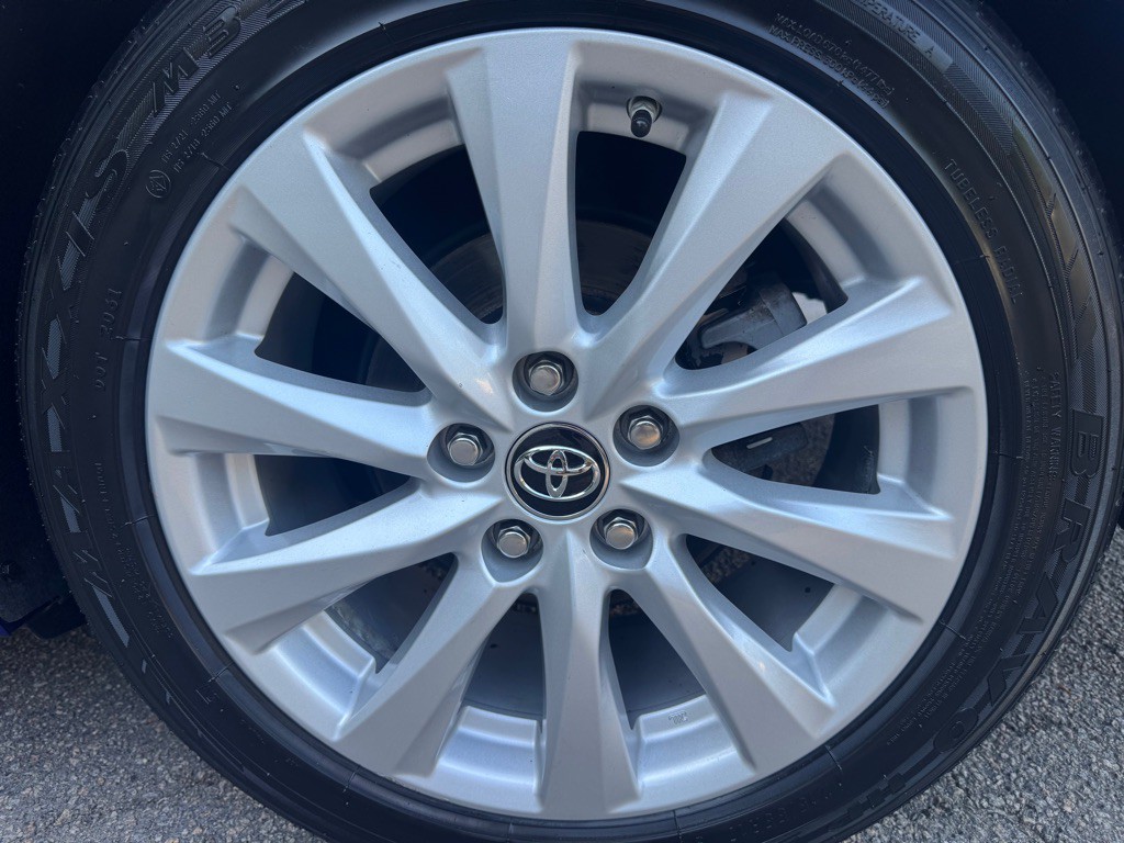 2018 Toyota Camry Image 35