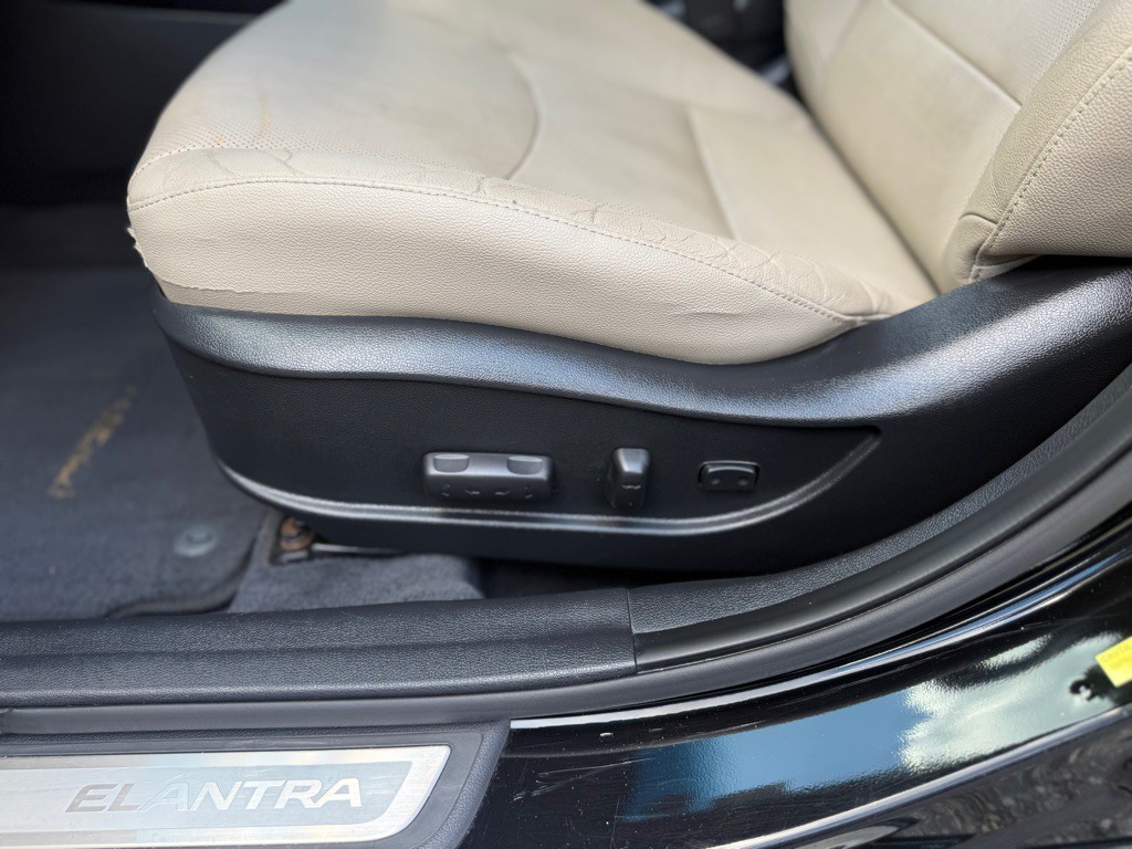 2015 Hyundai Elantra Image 13