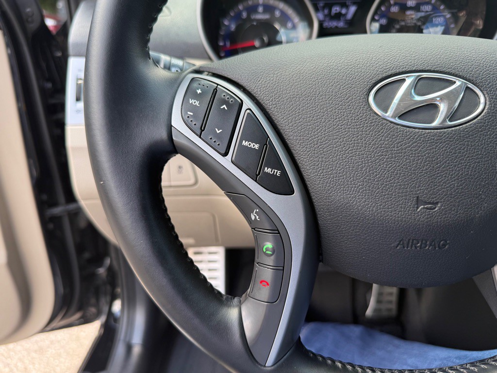 2015 Hyundai Elantra Image 16