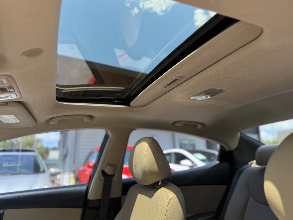 2015 Hyundai Elantra Image 31