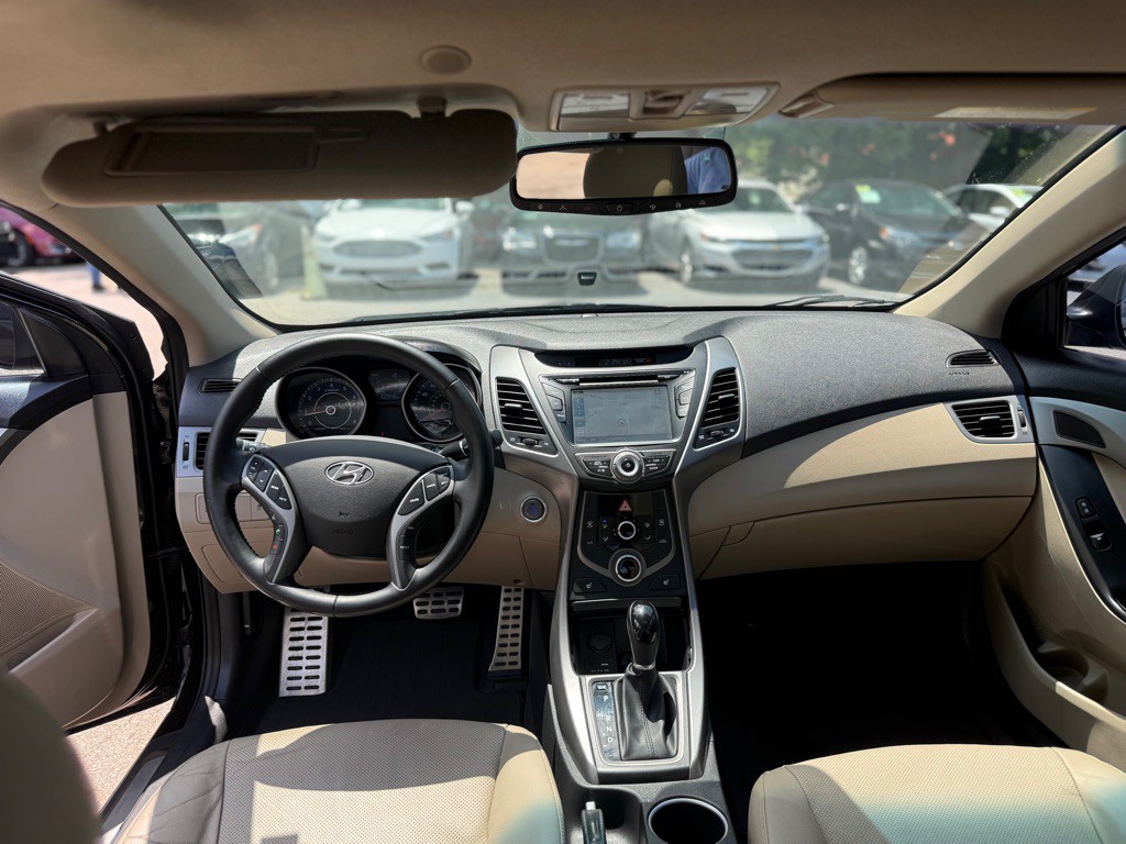 2015 Hyundai Elantra Image 32