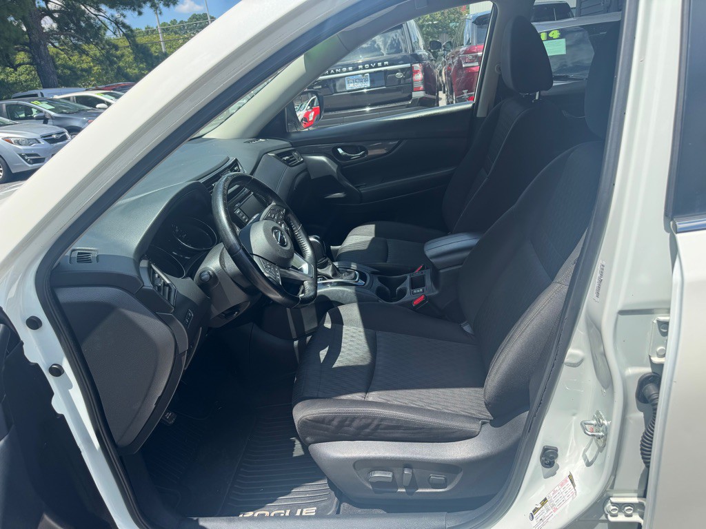 2020 Nissan Rogue Image 13