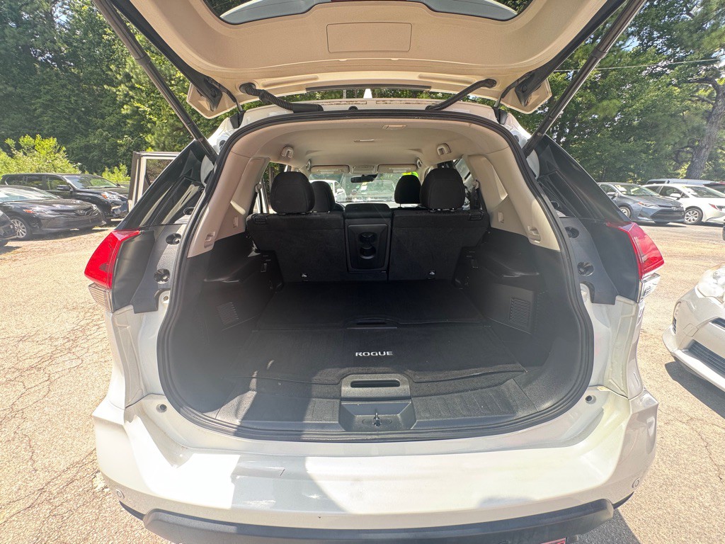 2020 Nissan Rogue Image 31
