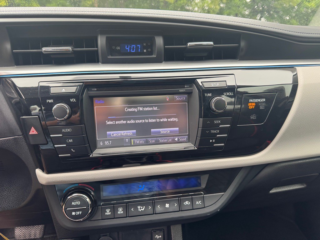 2016 Toyota Corolla Image 16