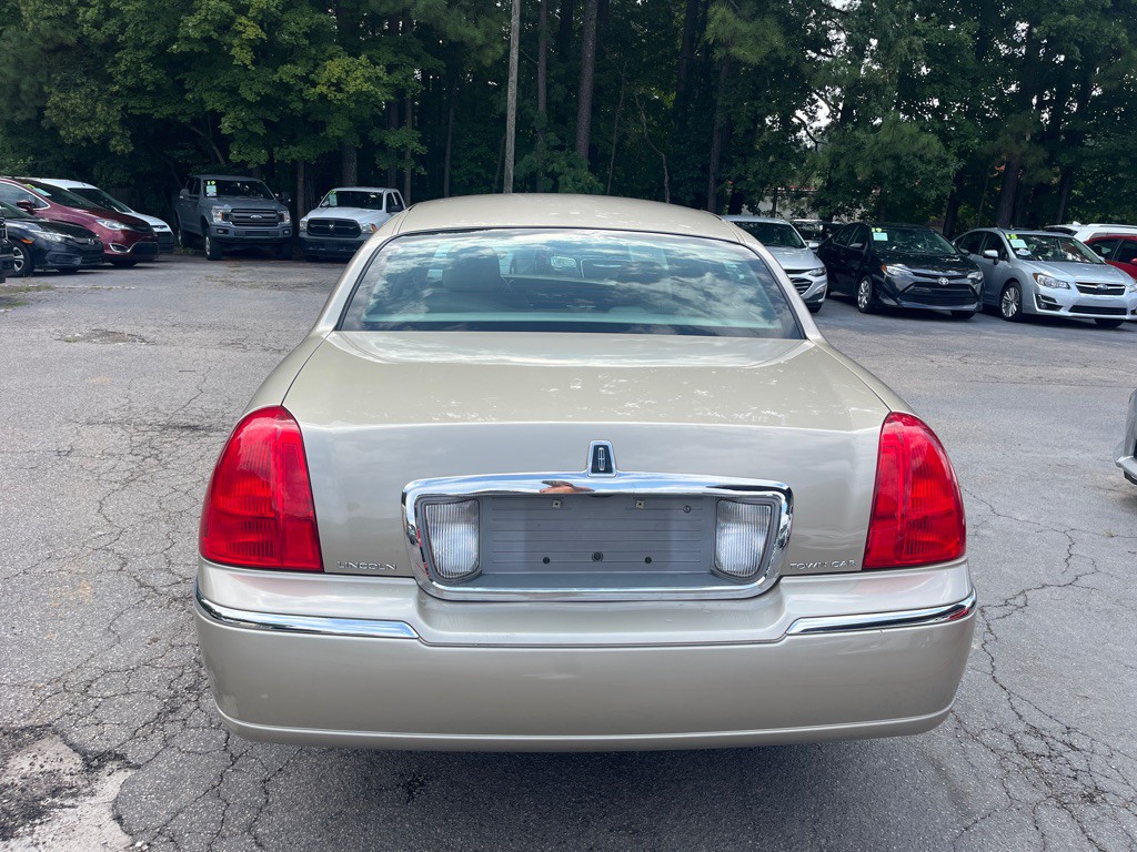 2010 Lincoln Town Car Image 5