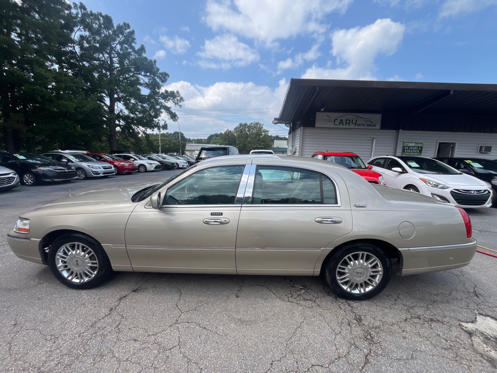 2010 Lincoln Town Car Image 7