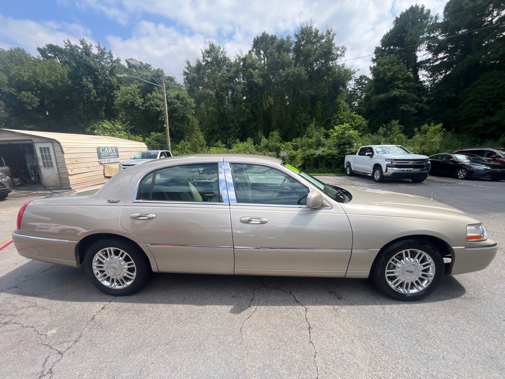 2010 Lincoln Town Car Image 8
