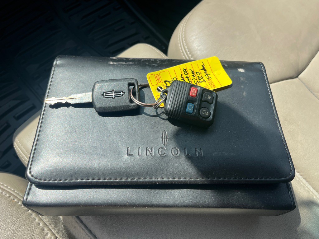 2010 Lincoln Town Car Image 17