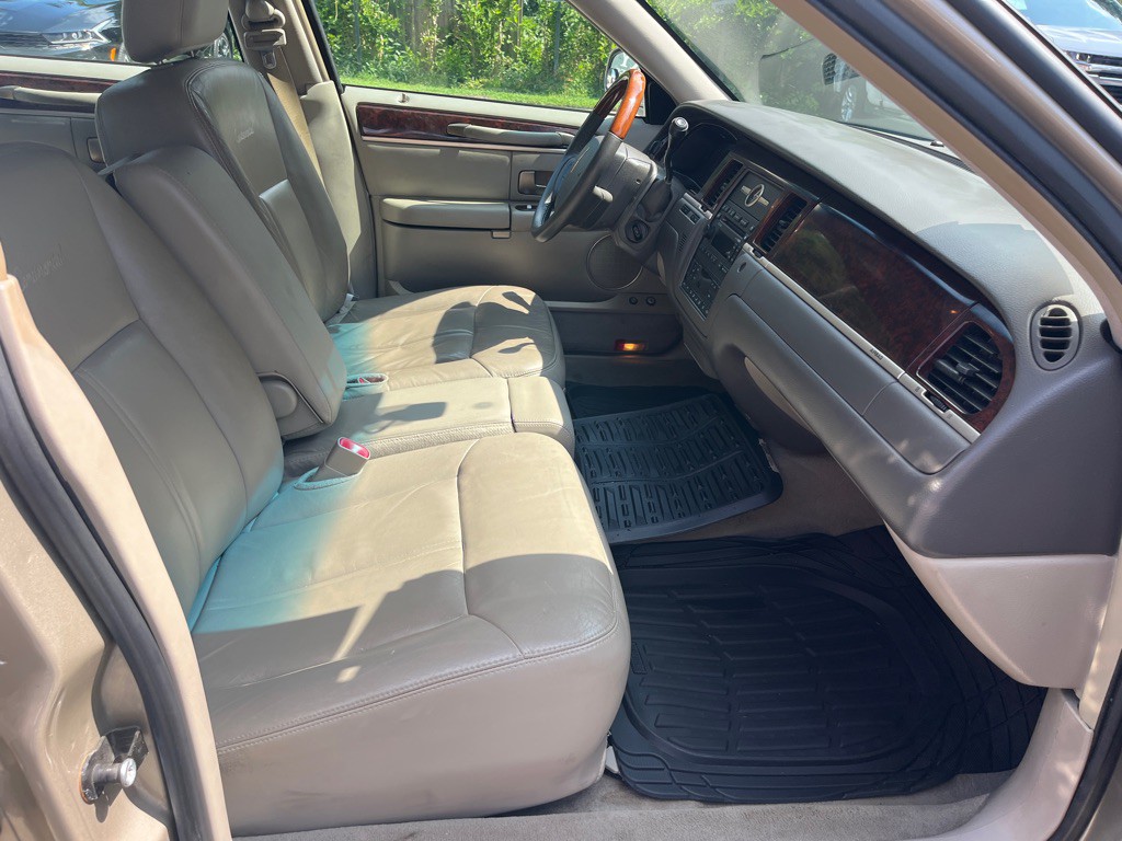 2010 Lincoln Town Car Image 26
