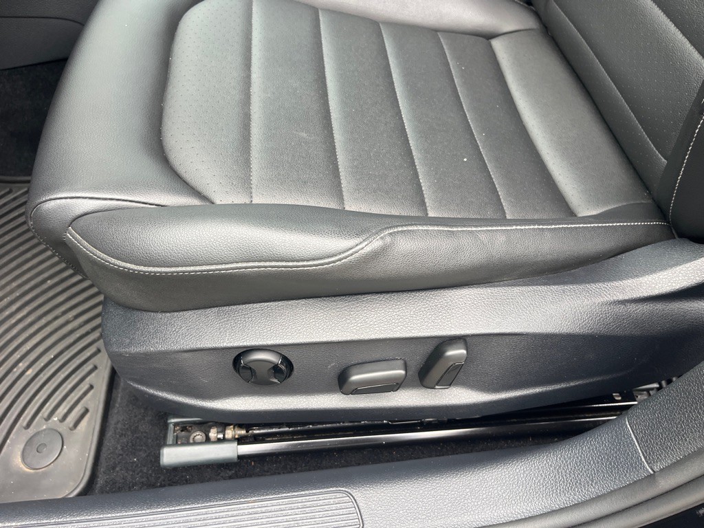 2016 Volkswagen Golf Image 12