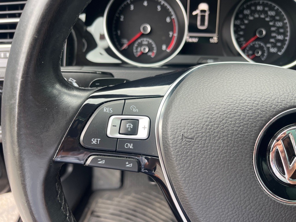 2016 Volkswagen Golf Image 26