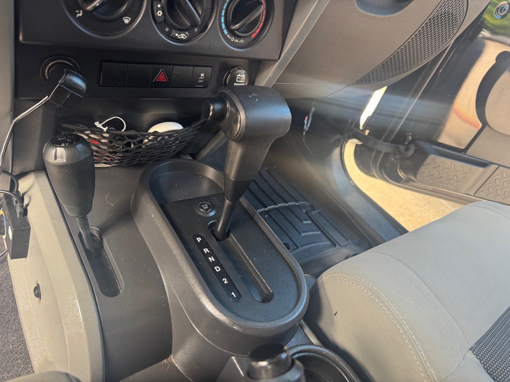 2010 Jeep Wrangler Image 15