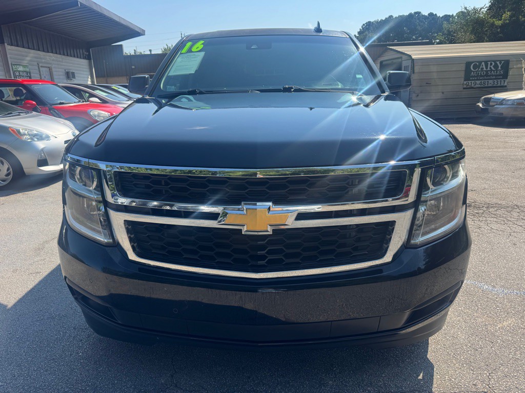 2016 Chevrolet Suburban Image 2