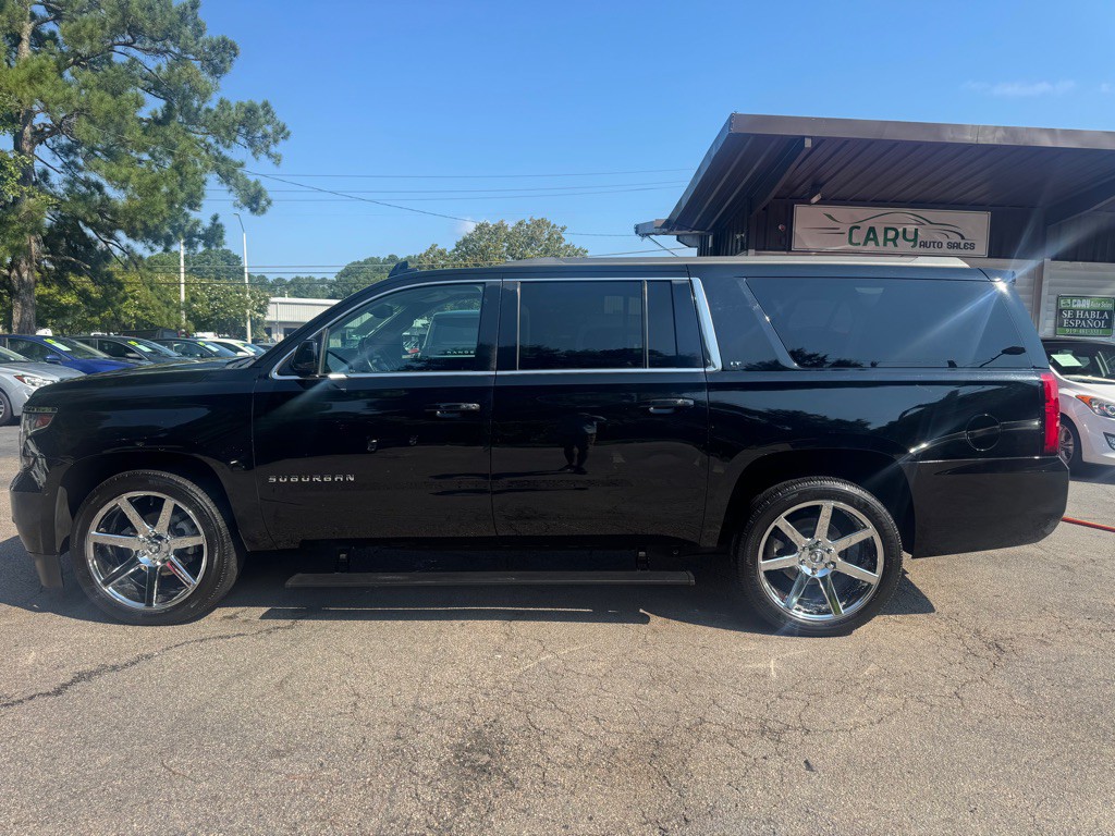 2016 Chevrolet Suburban Image 3