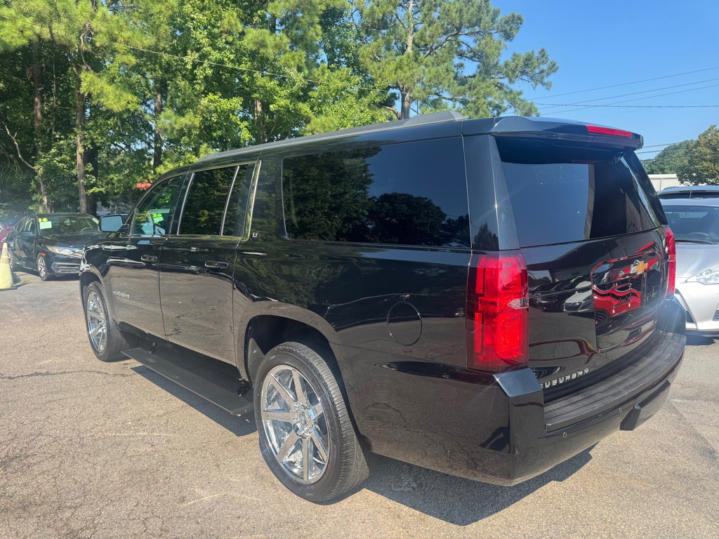 2016 Chevrolet Suburban Image 4