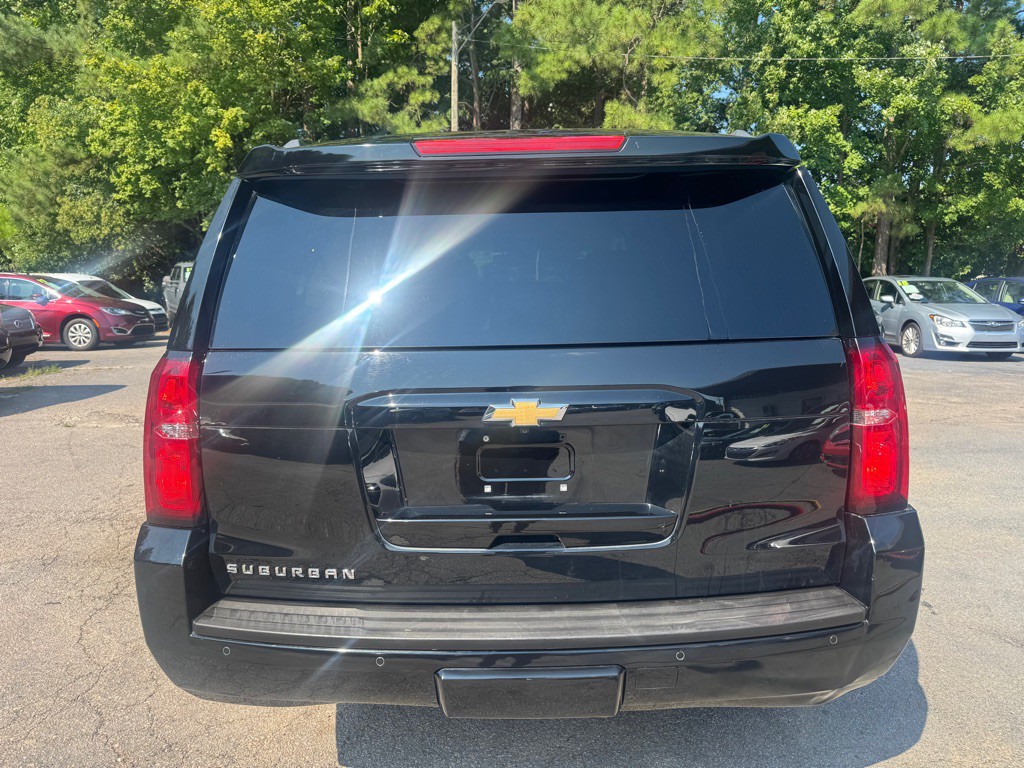 2016 Chevrolet Suburban Image 5