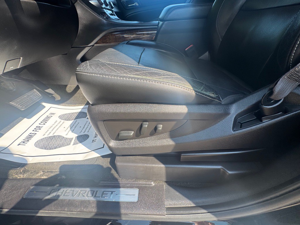 2016 Chevrolet Suburban Image 14