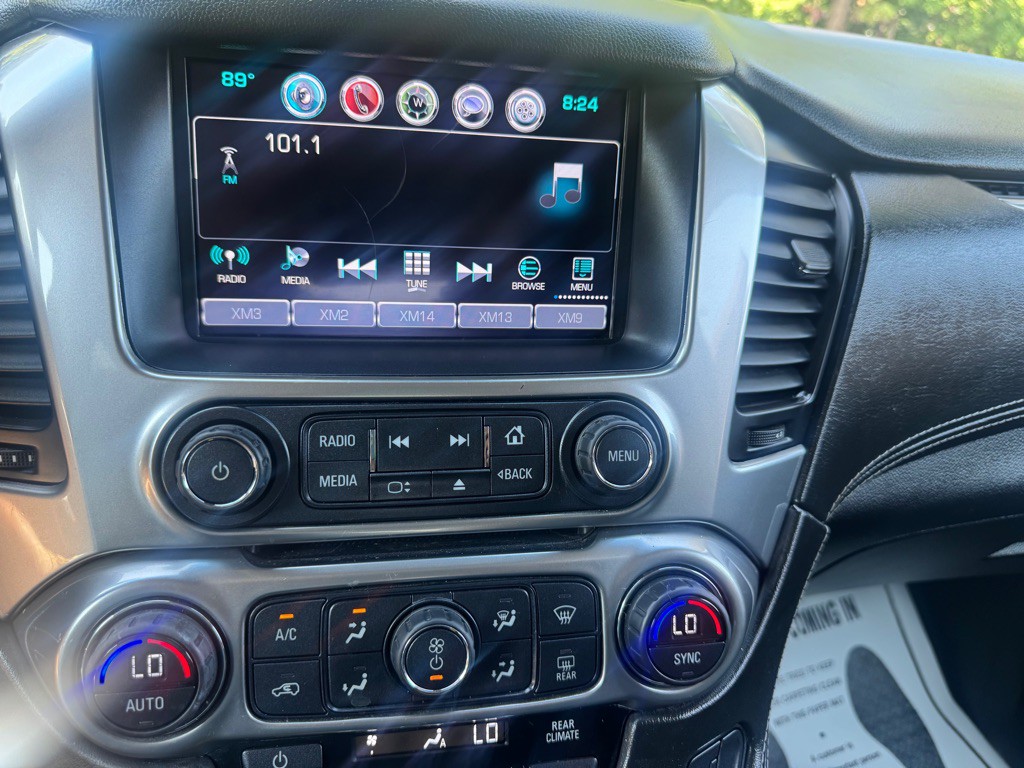 2016 Chevrolet Suburban Image 16