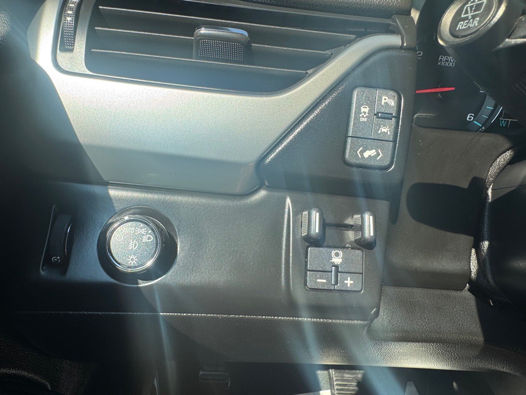 2016 Chevrolet Suburban Image 25