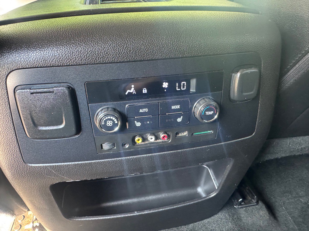 2016 Chevrolet Suburban Image 29