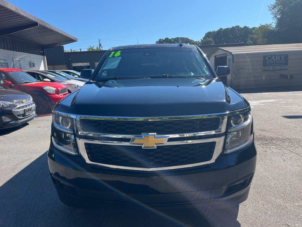 2016 Chevrolet Suburban Image 2