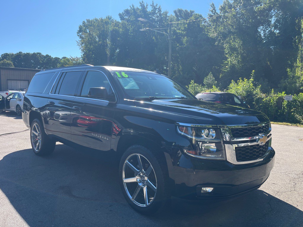 2016 Chevrolet Suburban Image 3