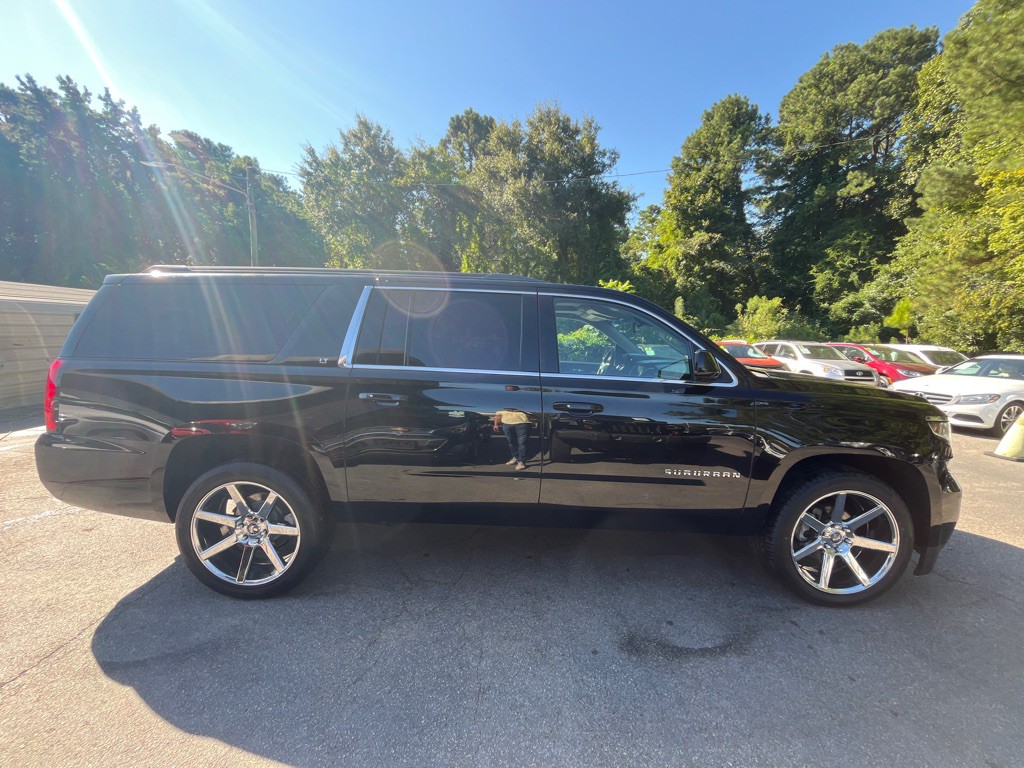 2016 Chevrolet Suburban Image 8
