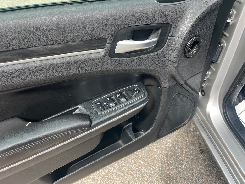 2018 Chrysler 300 Image 9