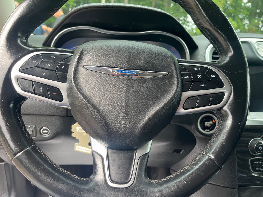 2018 Chrysler 300 Image 12
