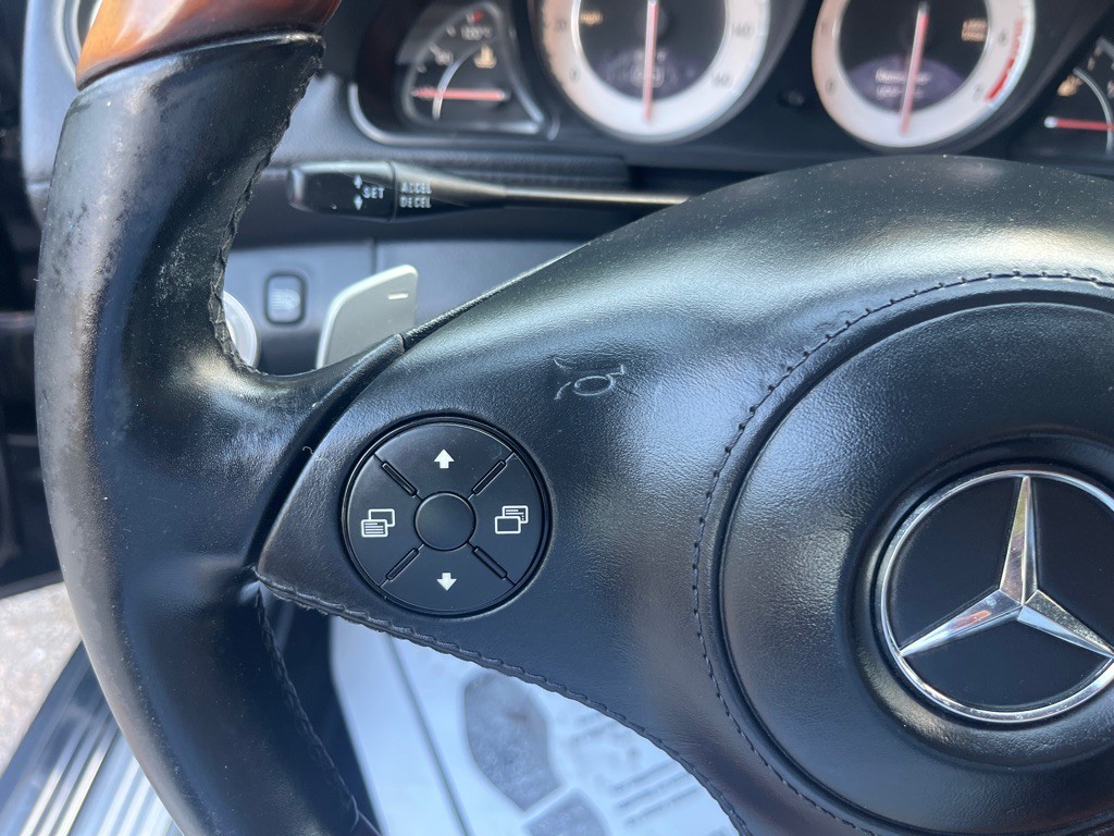 2011 Mercedes-Benz SL-Class Image 15