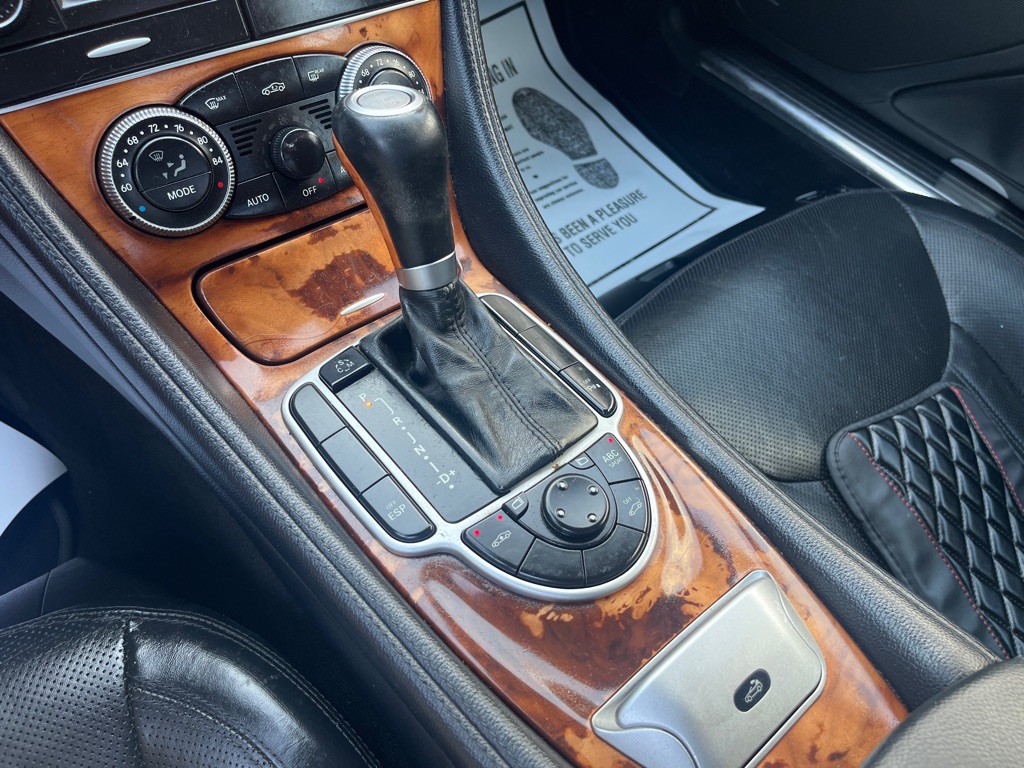 2011 Mercedes-Benz SL-Class Image 19