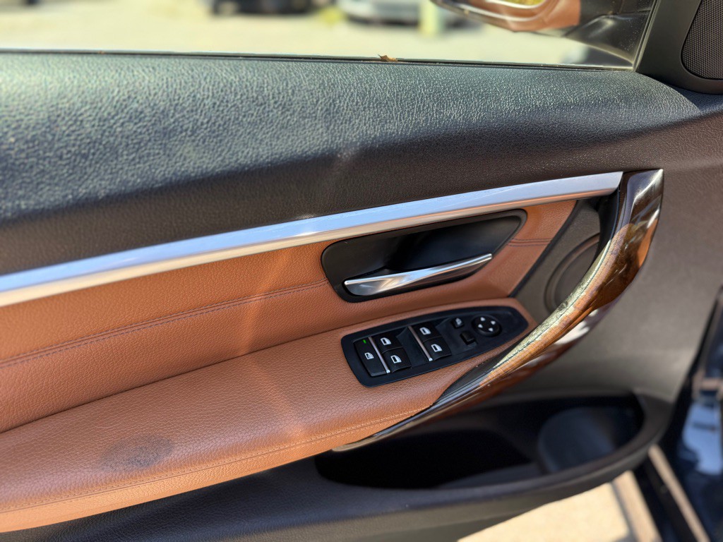 2016 BMW 3 Series Image 11