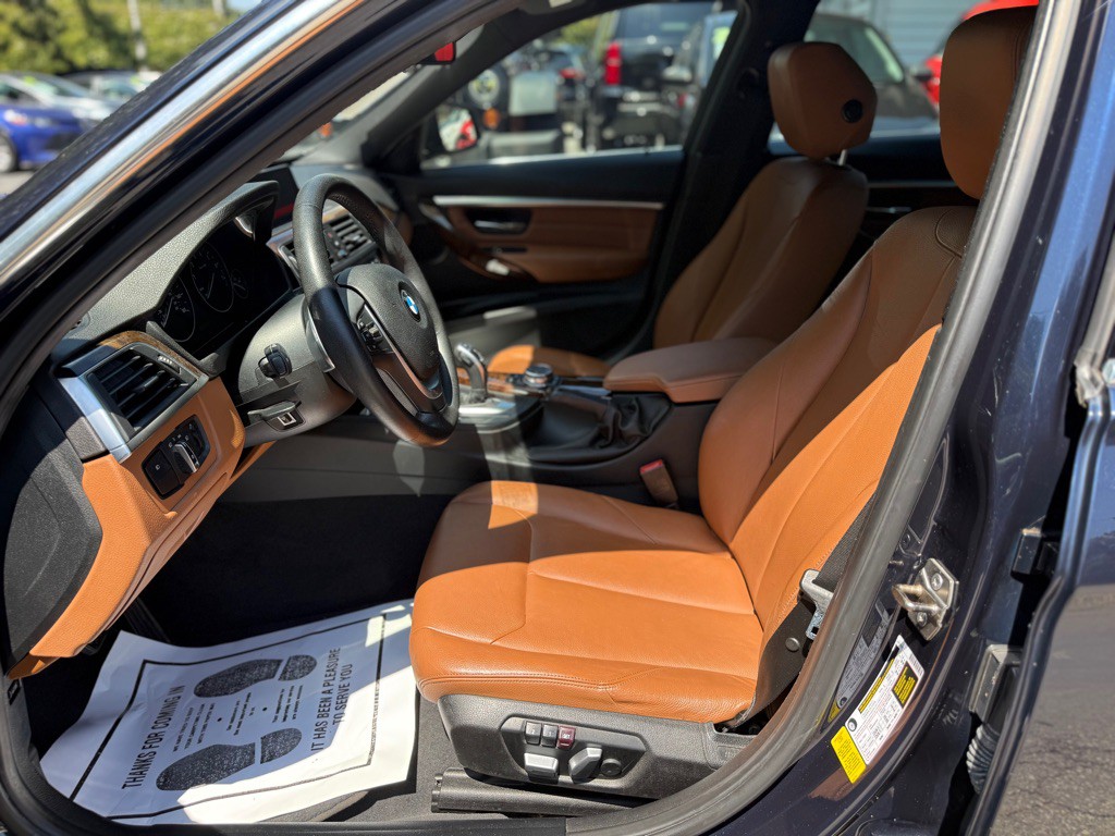 2016 BMW 3 Series Image 12