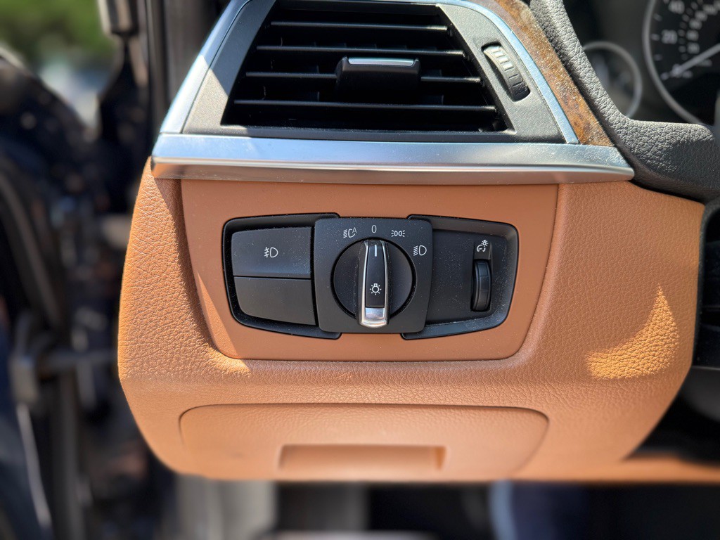 2016 BMW 3 Series Image 14