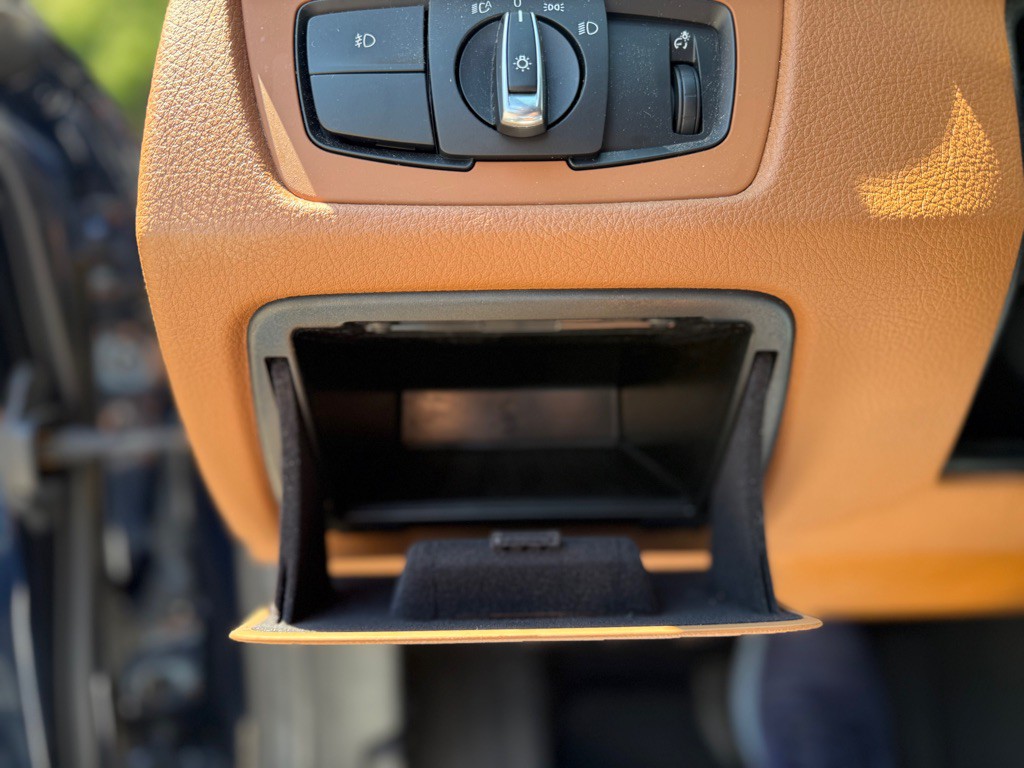 2016 BMW 3 Series Image 15