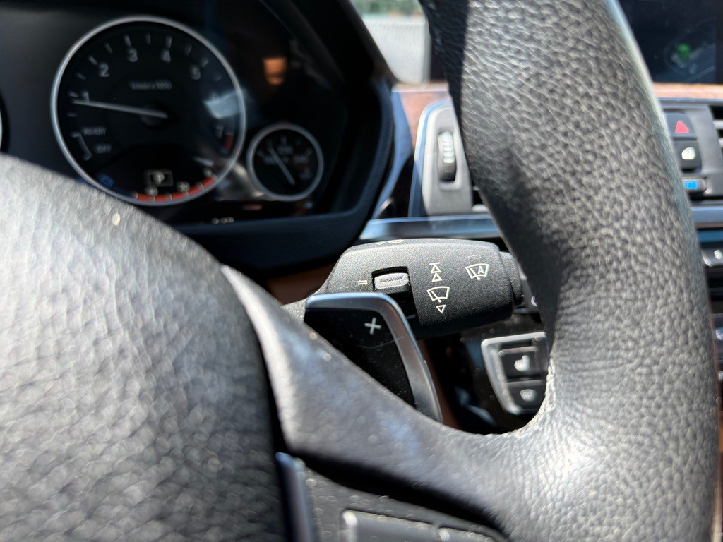2016 BMW 3 Series Image 23