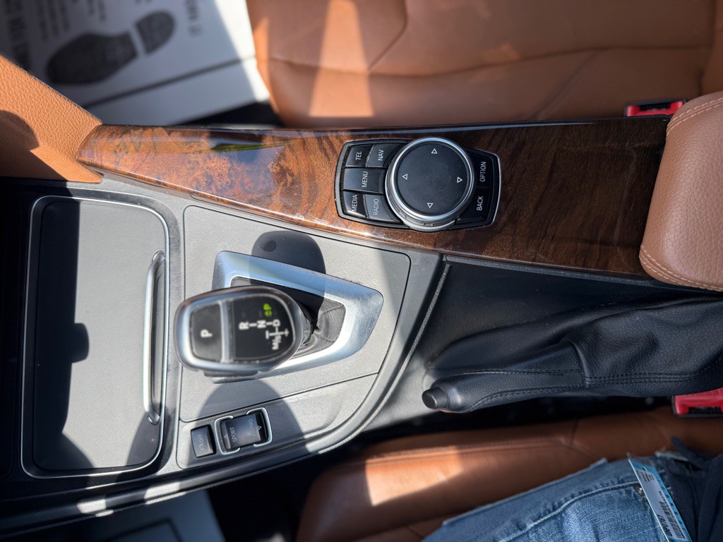 2016 BMW 3 Series Image 26