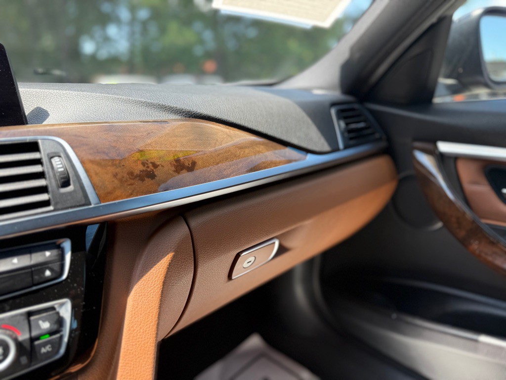 2016 BMW 3 Series Image 27