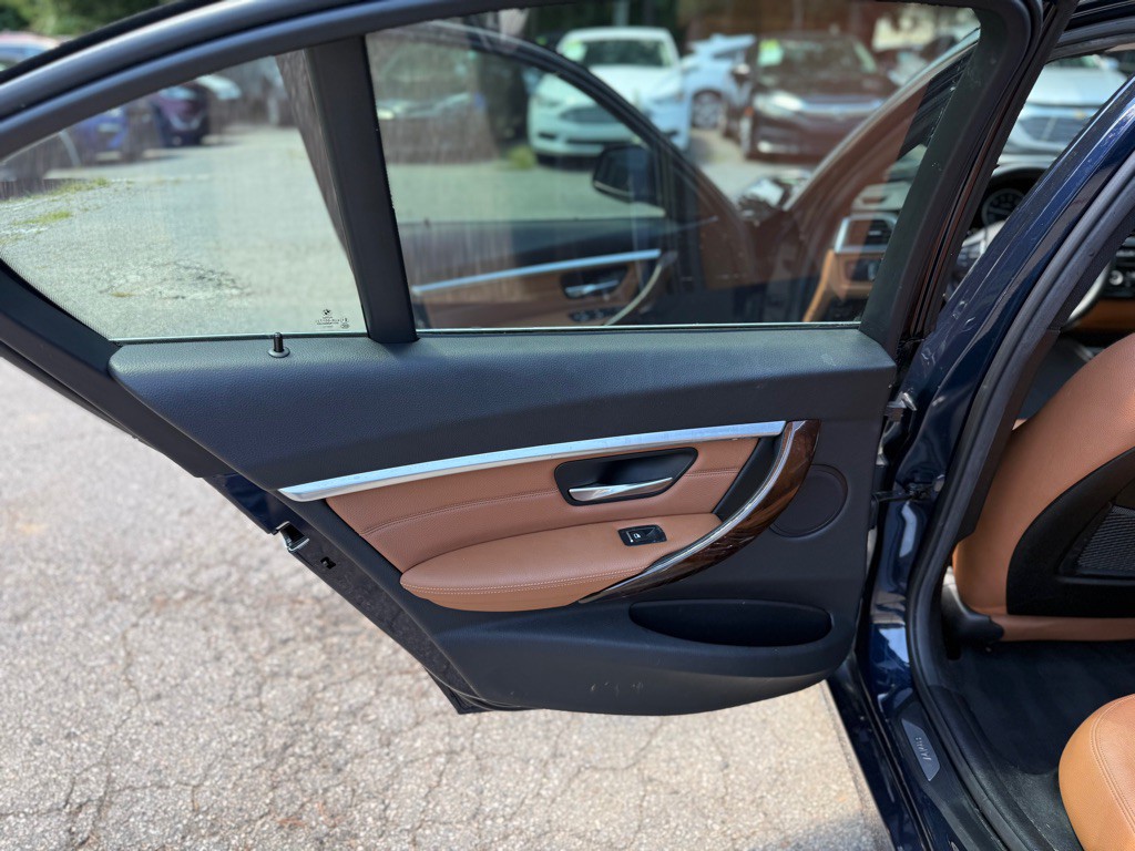 2016 BMW 3 Series Image 33