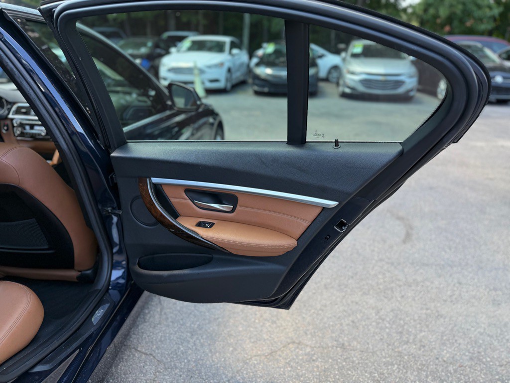 2016 BMW 3 Series Image 40