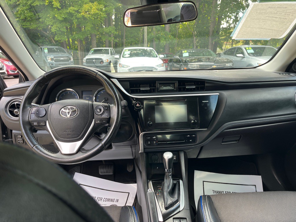 2017 Toyota Corolla Image 11