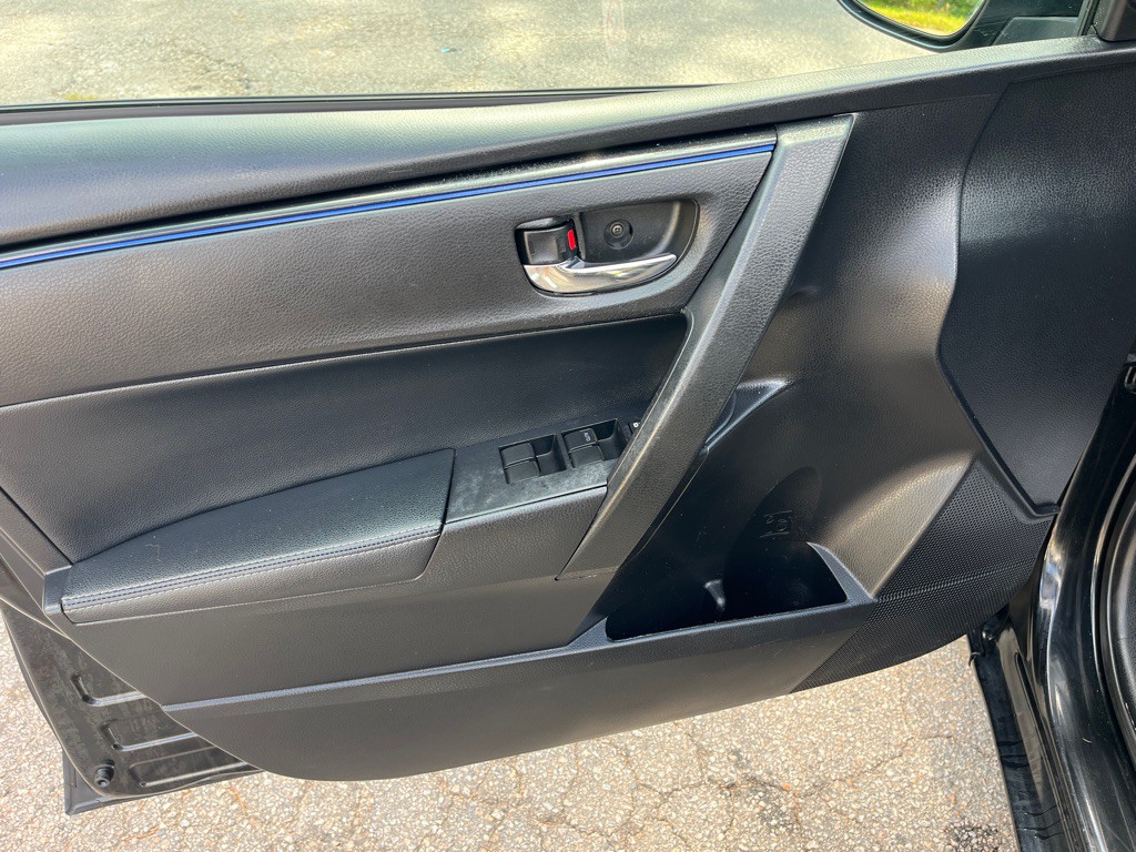 2017 Toyota Corolla Image 12