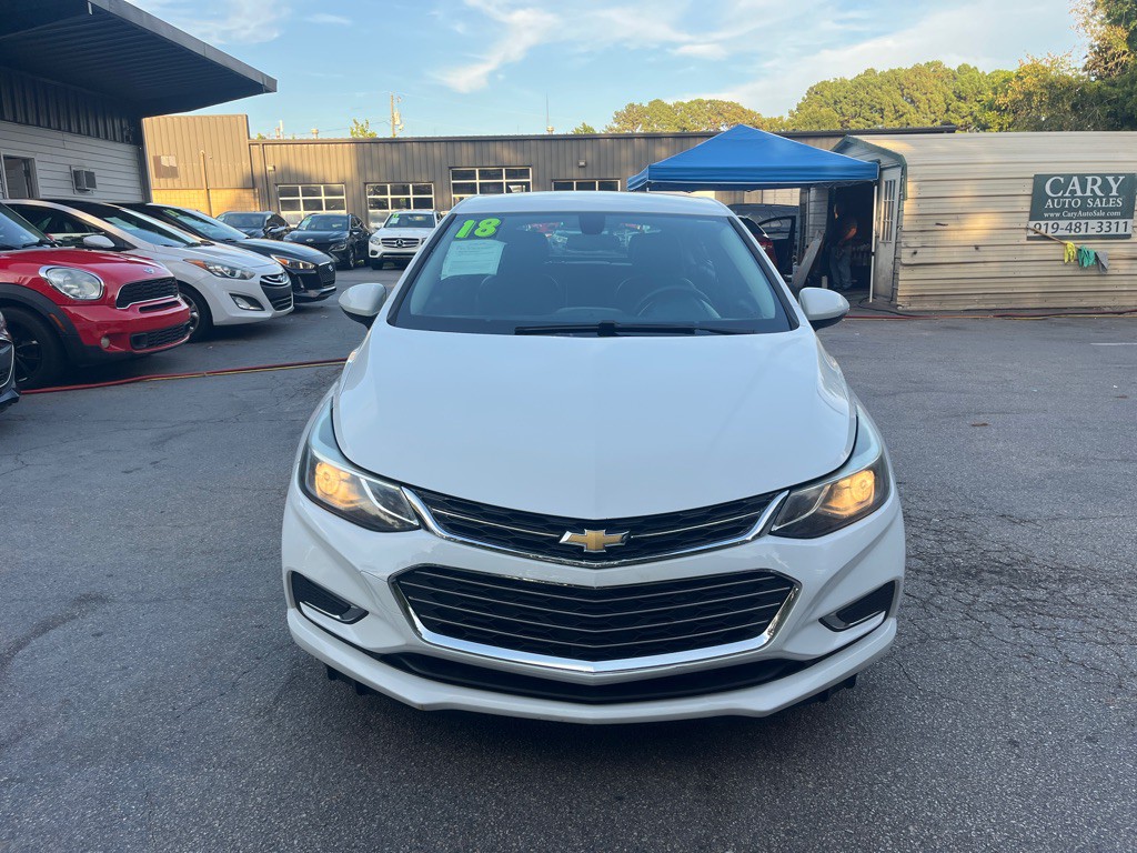 2018 Chevrolet Cruze Image 2