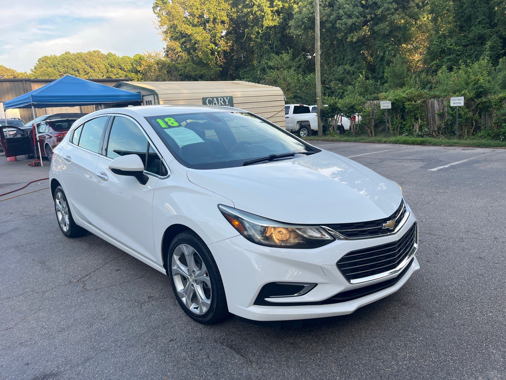 2018 Chevrolet Cruze Image 3