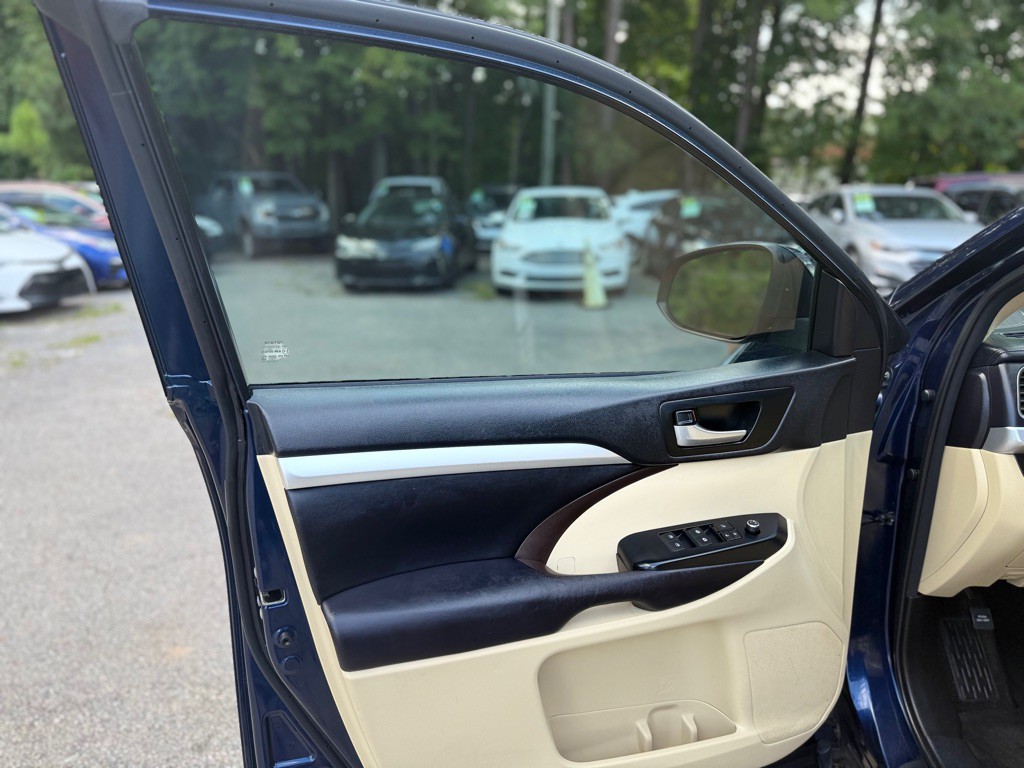 2016 Toyota Highlander Image 10